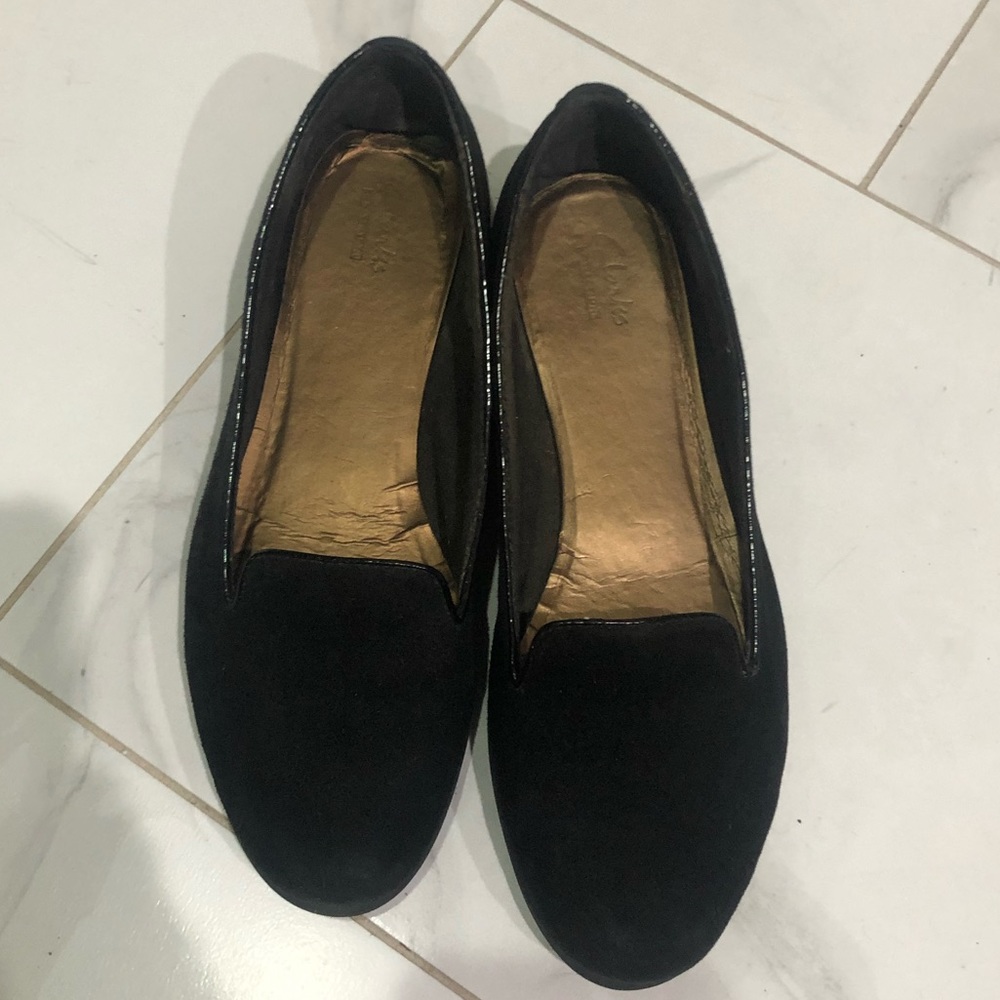 Clarks Smoking Flats in Black Suede